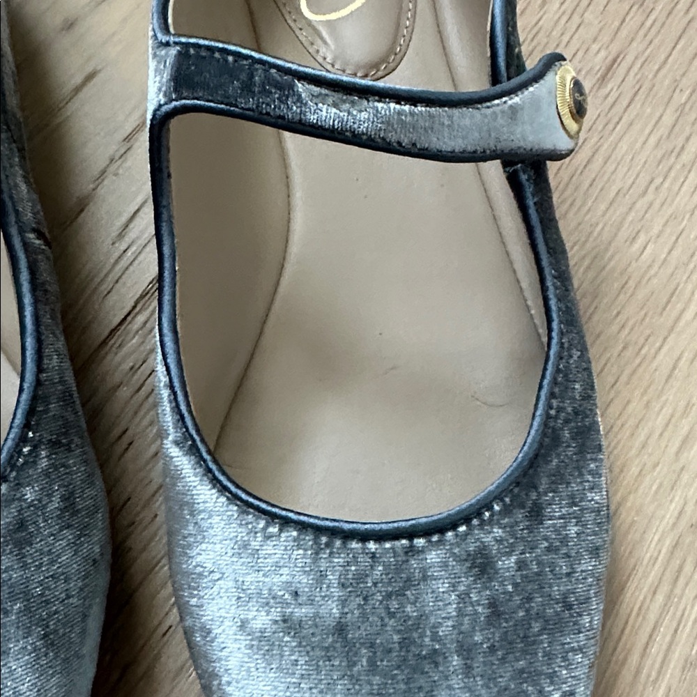 🦋1/2 OFF ENDS TONIGHT ONLY🦋Silver grey velvet Mary Jane flats🦋 - Picture 5 of 10